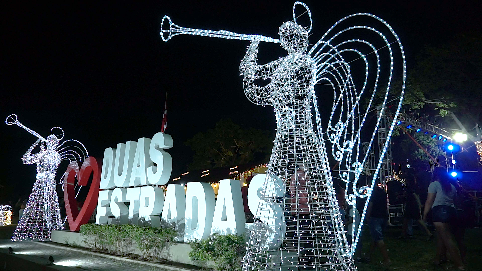 A Estrela do Natal 2022: Abertura da programação de fim de ano reuniu grande público em Duas Estradas