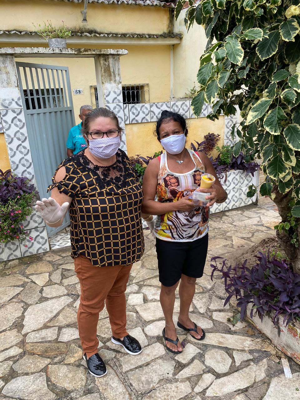 Assistência Social de Duas Estradas leva felicidade aos idosos do Grupo Flor da Idade com o “Arraiá Fique Em Casa”