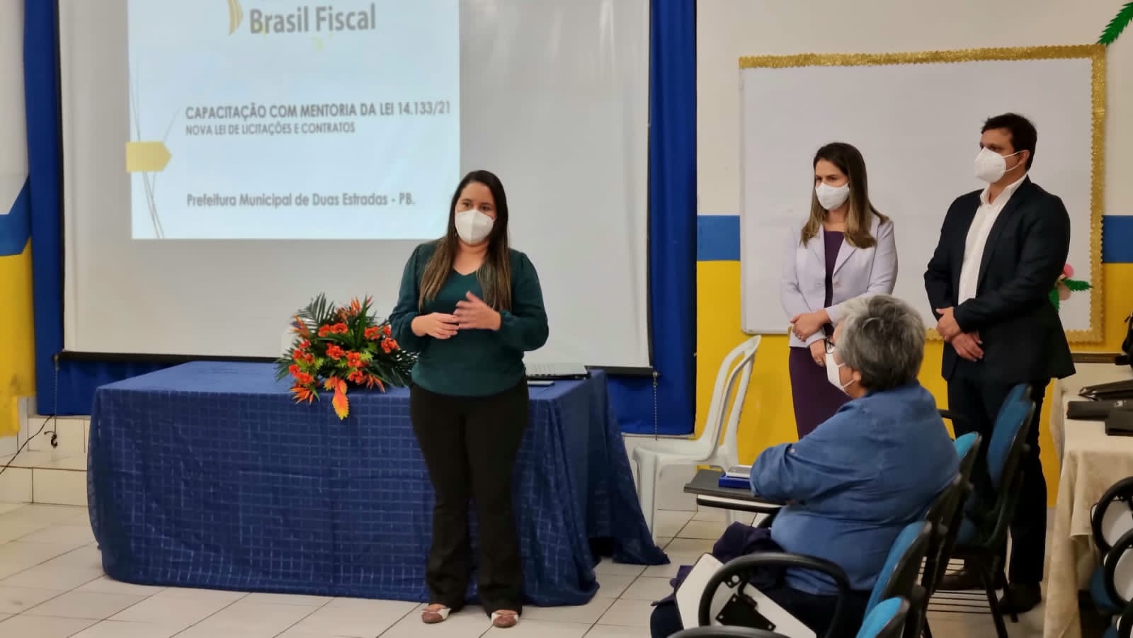 Prefeitura de Duas Estradas oferece curso de capacitação da nova lei de licitações para os servidores municipais.